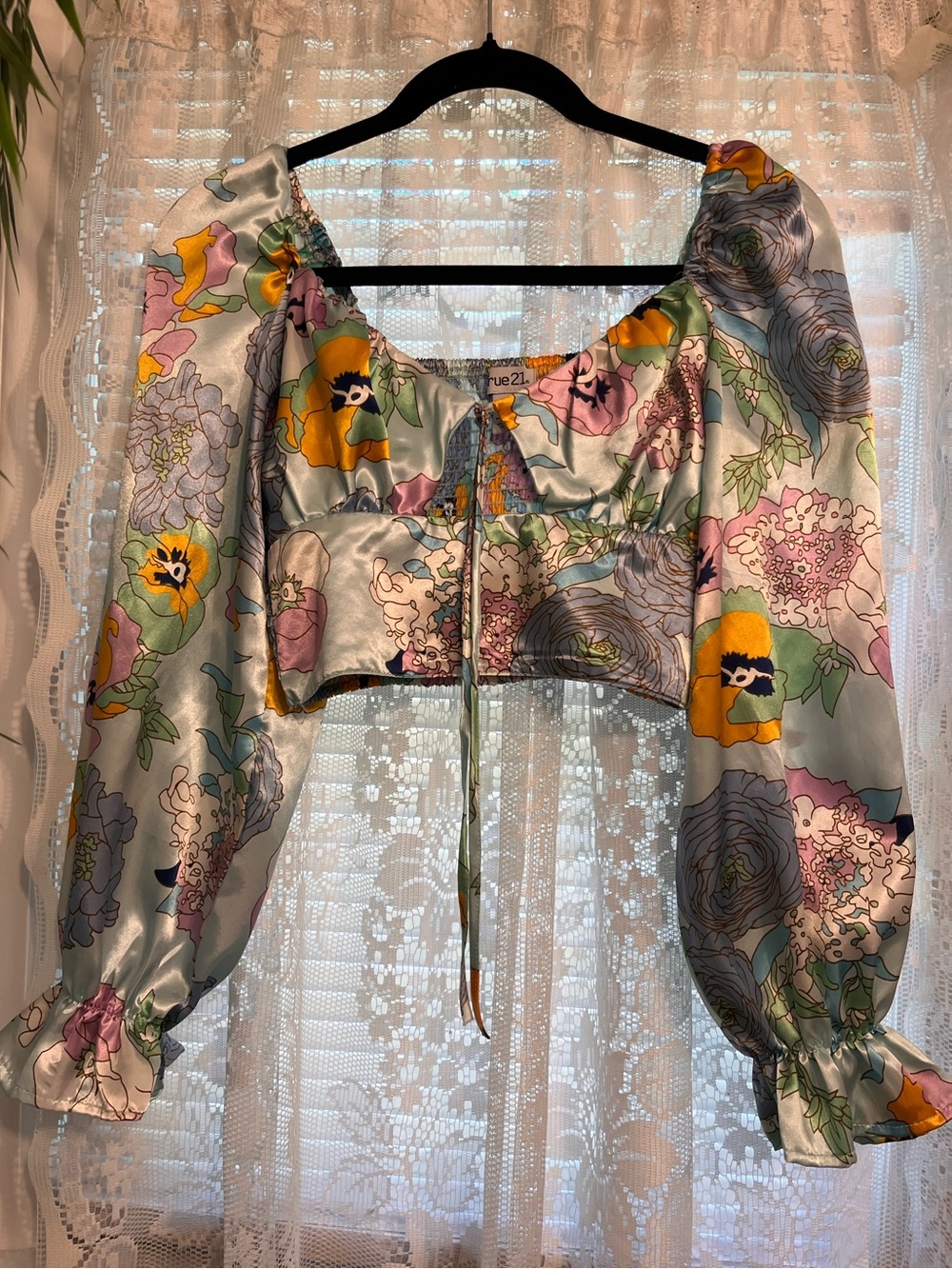 Women’s Silk-Feel Mod Cropped Blouse
